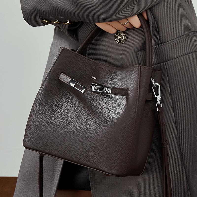 Damen Bucket Bag aus Leder als Umhänge- und Schultertasche